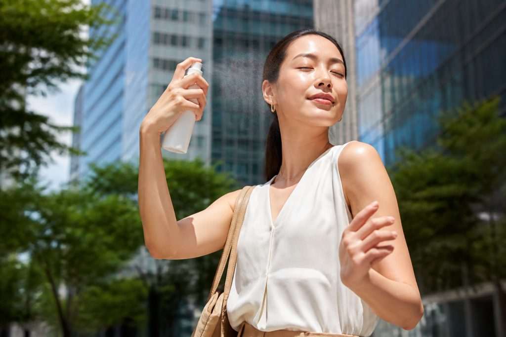 防晒霜让位喷雾,通勤防晒改写夏日美妆柜台