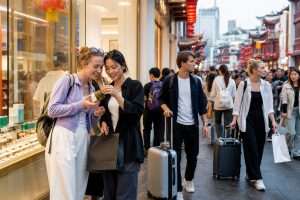 反向海淘持续升温，外国游客为中国潮品打开新货架