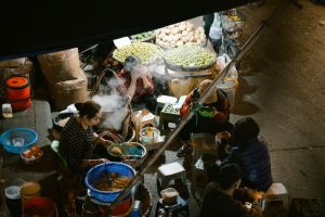 多地夜市搬进招聘摊，家门口求职做成夏季惠民服务