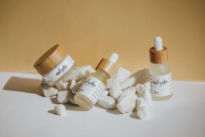 珀莱雅上半年净利增46%，分红加码并推进美零售渠道